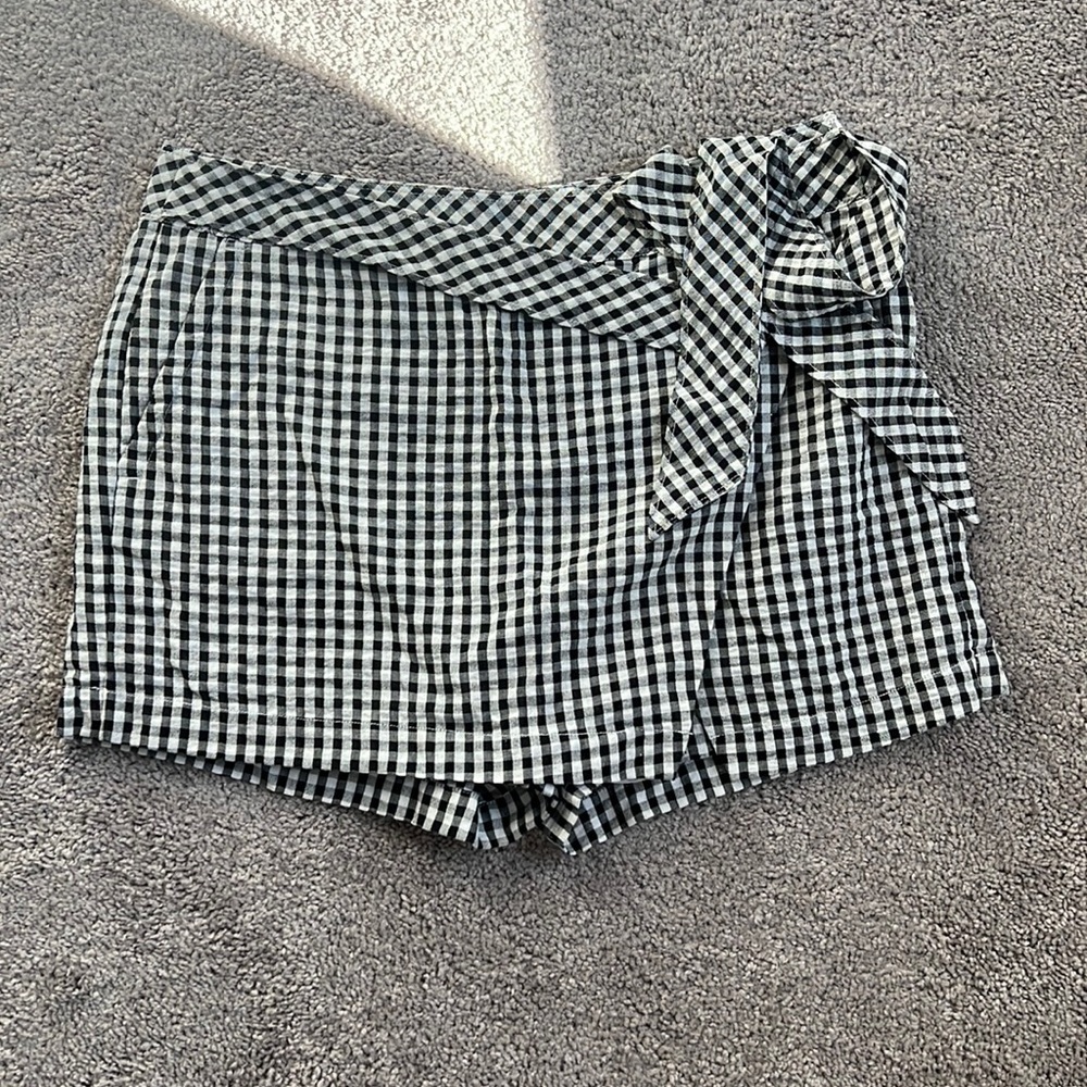 Gingham black and white skort